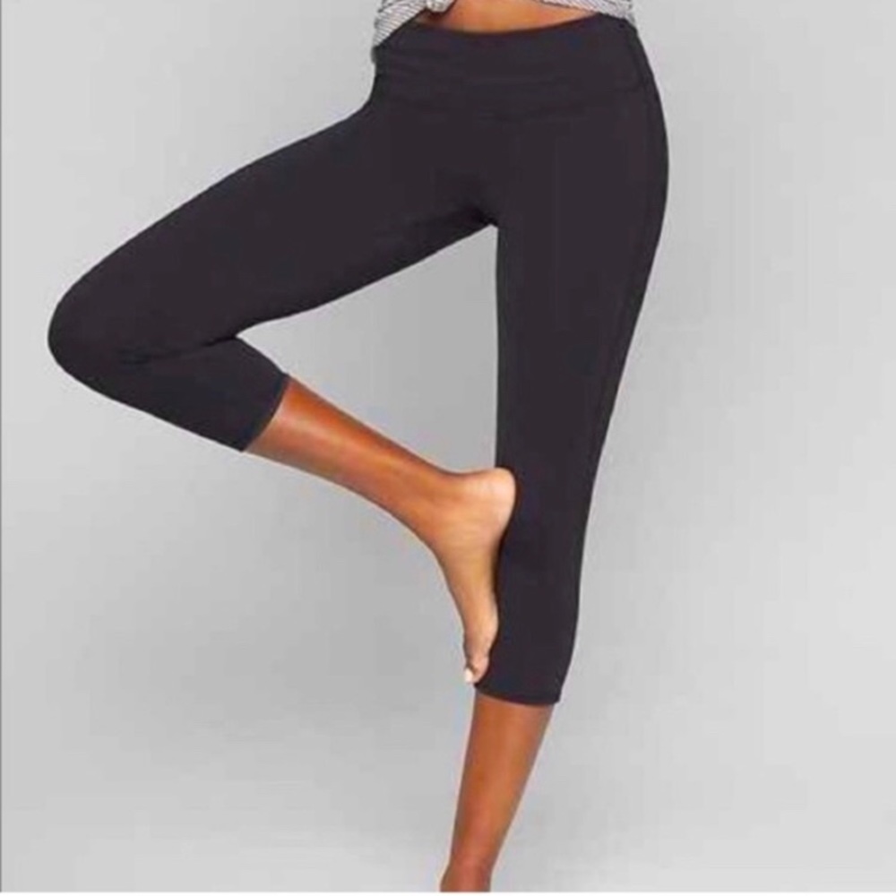Athleta Black Chaturanga Capri Leggings. Size S